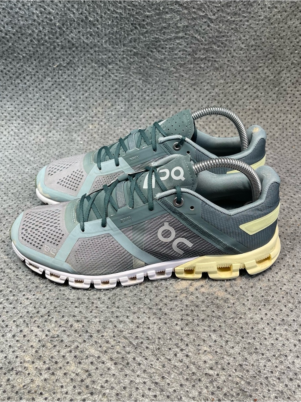 On Cloud Cloudflow Blue Yellow Running Shoes Size 8.5 Women’s